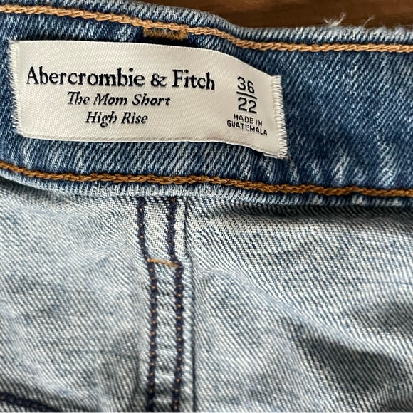 NWT Abercrombie Distressed DenimThe Mom Short High Rise Waist 36 / Size 22 - Picture 3 of 6
